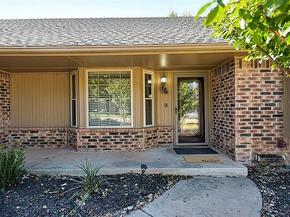 4th image of 10010 Saint Helens Dr