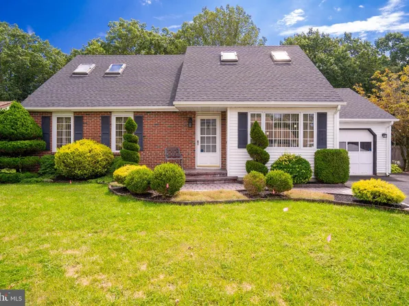 17 Laurel Crest Dr, Howell, NJ 07731