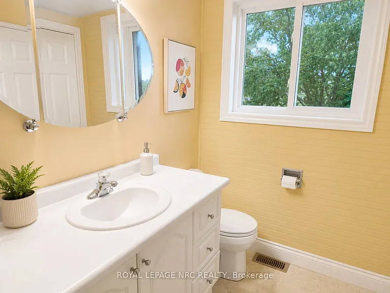 259 Wellington St — Photo 11