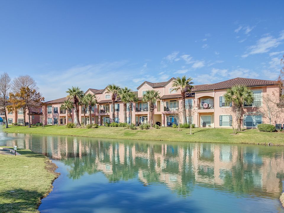 Beautiful, lush landscape | Las Palmas | Clear Lake, Texas