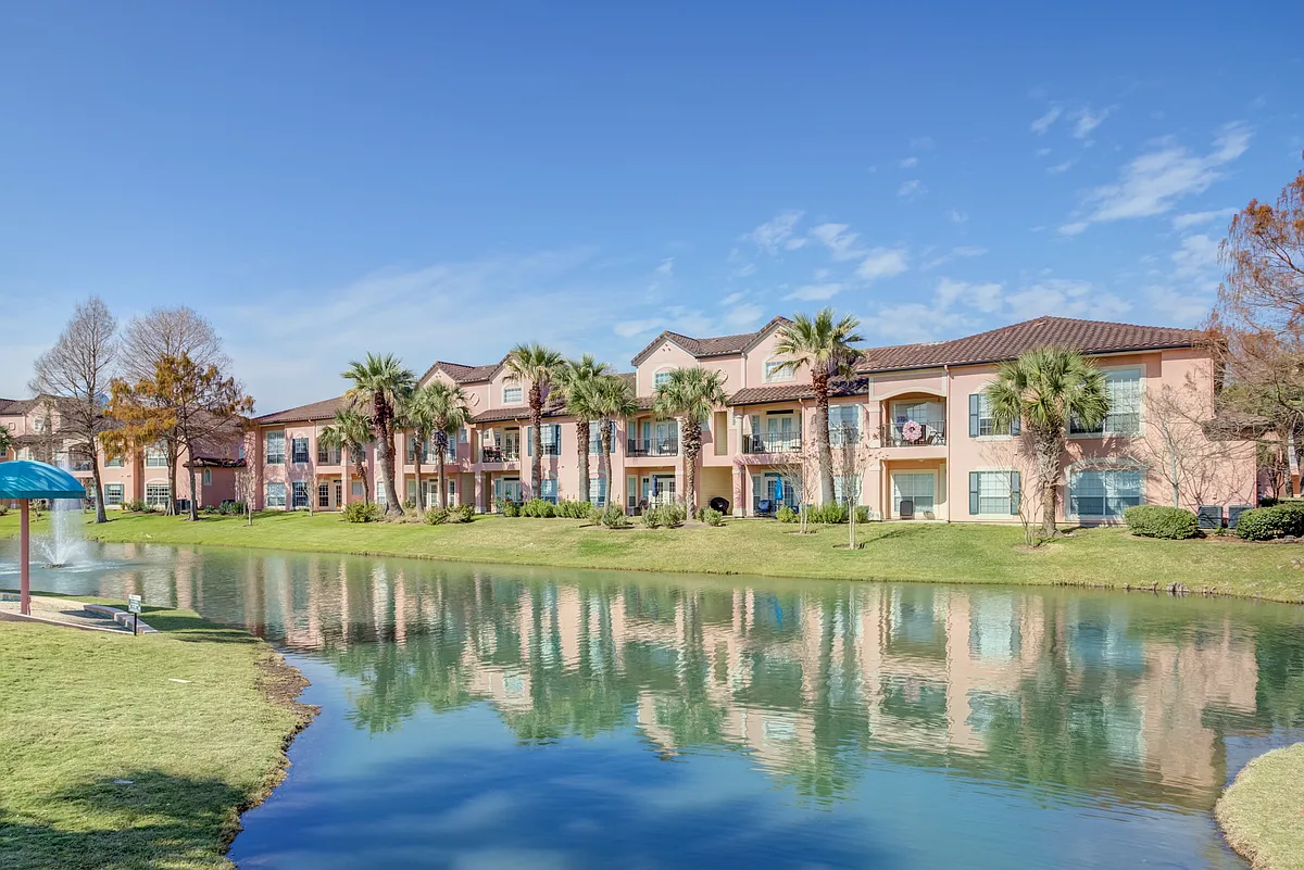 Beautiful, lush landscape | Las Palmas | Clear Lake, Texas - Las Palmas
