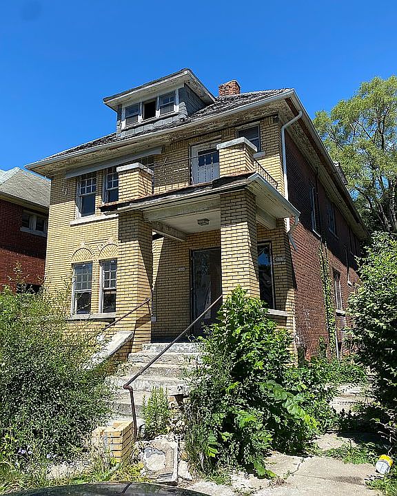 2nd image of 2322 Glendale St