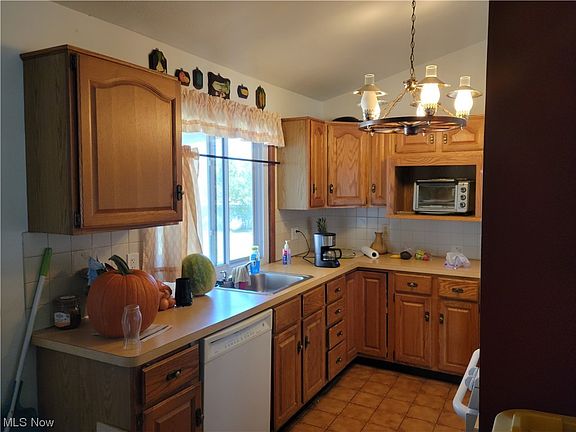 4th image of 750 Starlite Dr