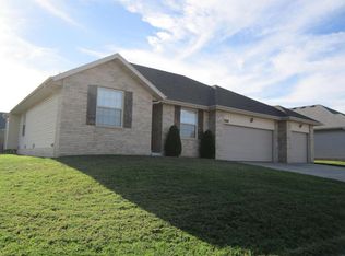 1101 S Red Cedar Ave, Springfield, MO 65802