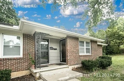 Updated ranch-style Duplex with Finished Basement #940 — Photo 2