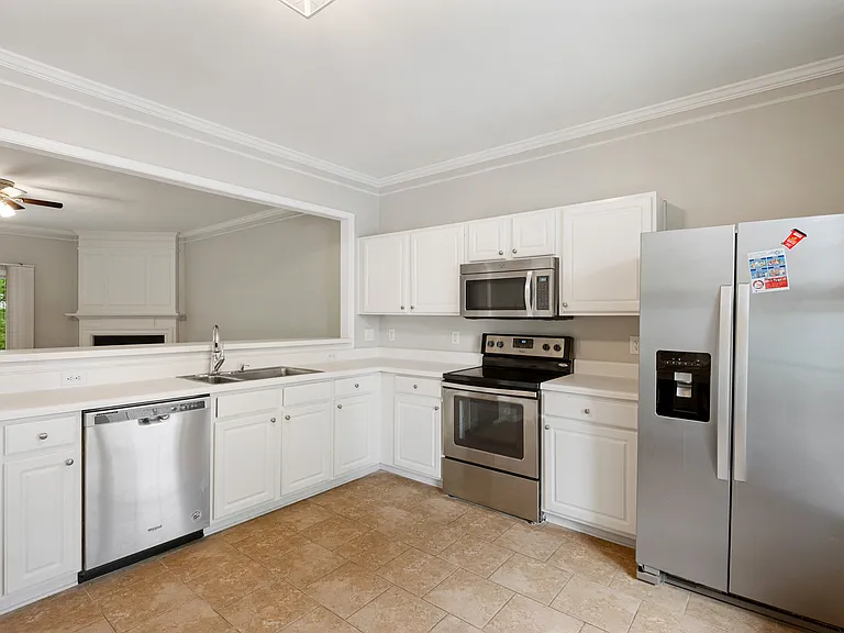502 Canyon Lake Cir — Photo 10