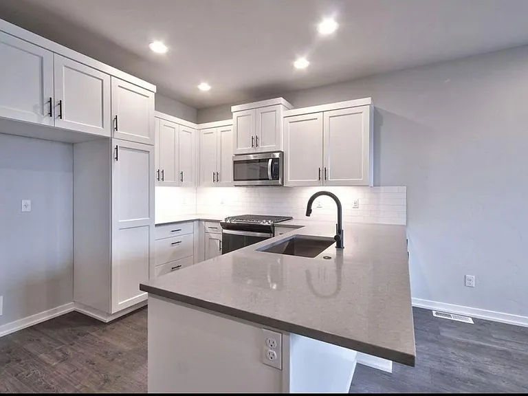 5551 SE Logan Ln — Photo 9