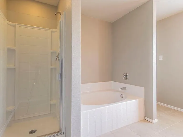 560 Griffith Dr — Photo 12