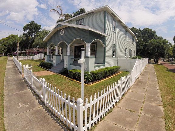 corner lot- side view
