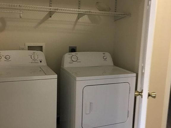 3rd image of 1410 Hillwood Dr APT B