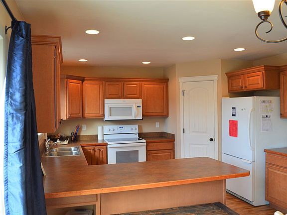 4th image of 1120 Lupine Ln
