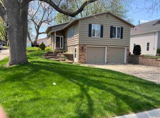 209 N 11th St, Clear Lake, IA 50428