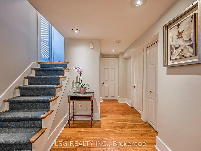 182 Lawrence Ave W #LOWER — Photo 11
