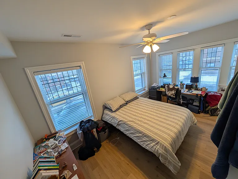 1301 W Roscoe St #1 — Photo 12
