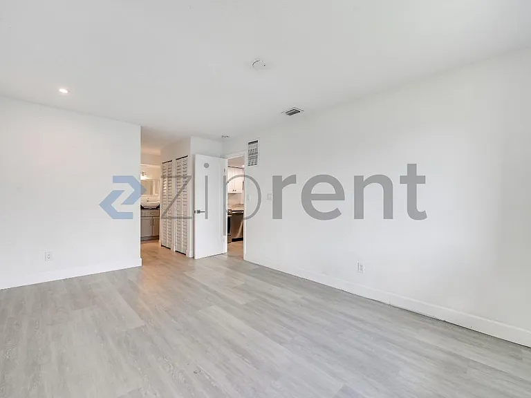 232 Palm Dr #6 — Photo 16