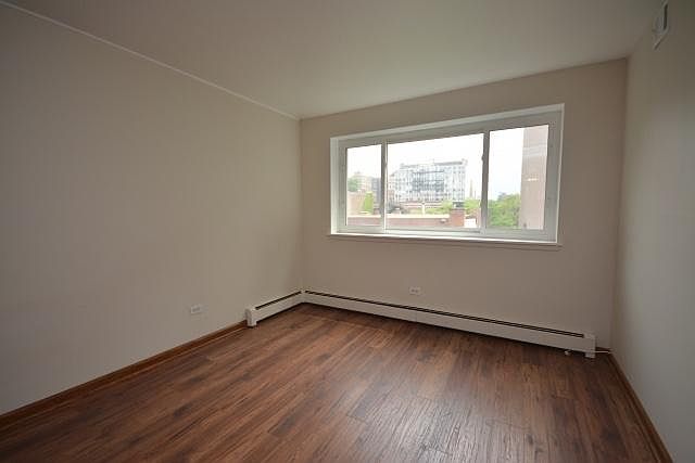 1st image of 505 W Melrose St APT 410