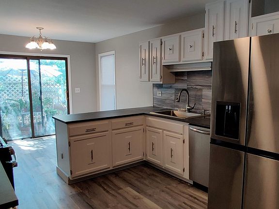 4th image of 1906 Slayton Ln