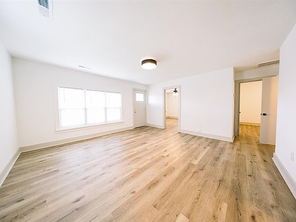 5th image of 217 E 12th Ave