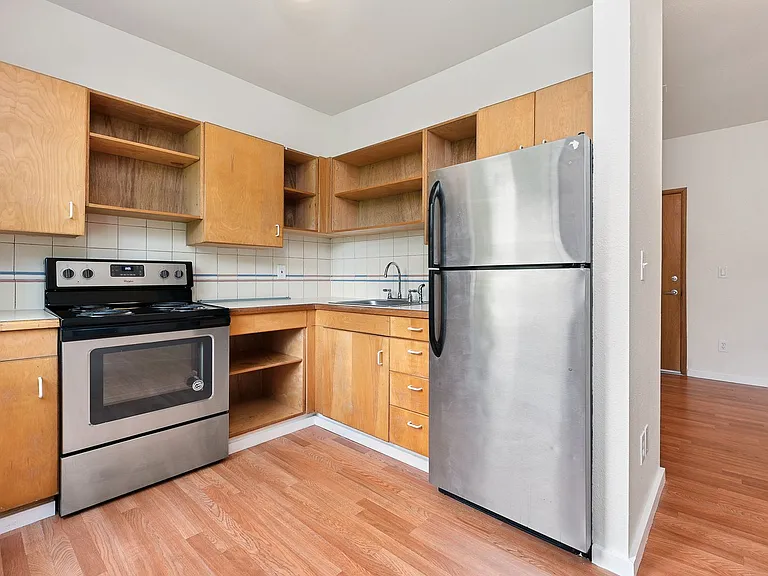 Abbottsford Apartments — Photo 135