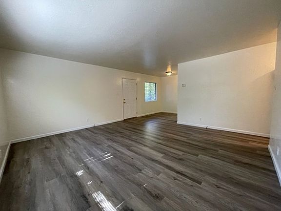 3rd image of 400 Stannage Ave APT B