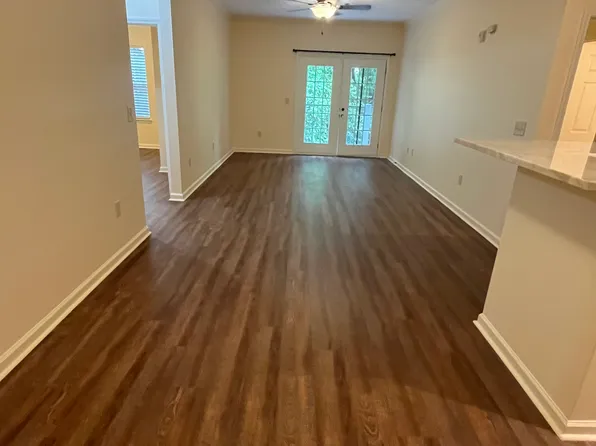 400 Vista Lake Dr APT 208, Candler, NC 28715