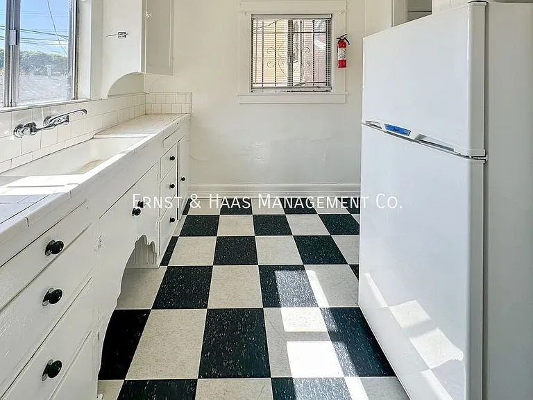1618 1/2 E 4th St — Photo 5