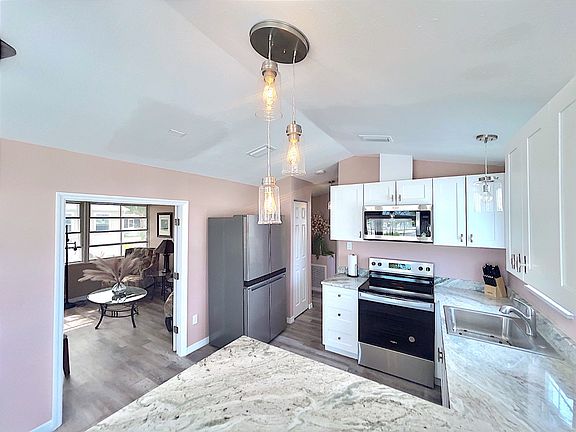 3rd image of 19333 Summerlin Rd #104
