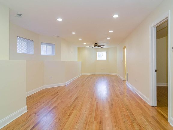 4th image of 3307 N Hamlin Ave