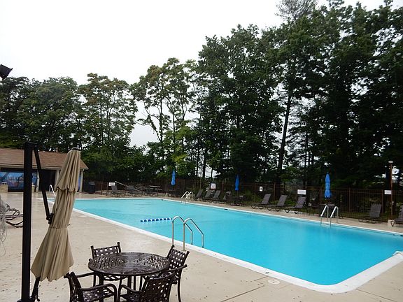 4th image of 4624 Dyer Ct