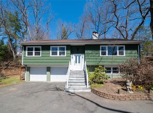 52 Seneca Ln, Pleasantville, NY 10570