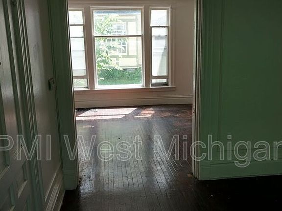 3rd image of 440 Thomas St SE