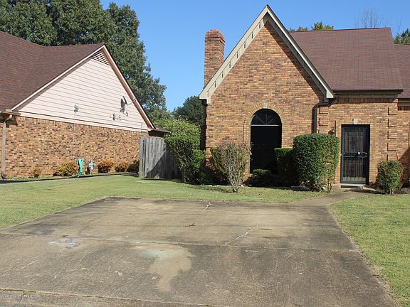 4th image of 7090 Greenbriar Dr