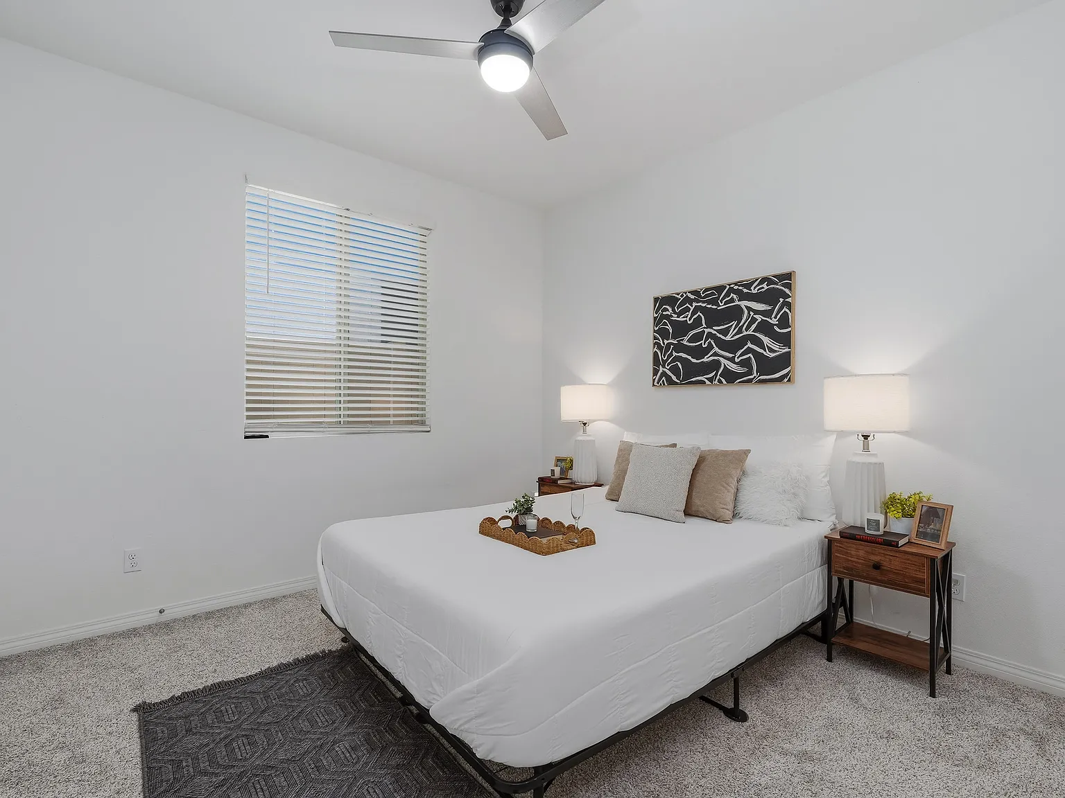 4 bed, 2011 sqft, $4,050 — Photo 2
