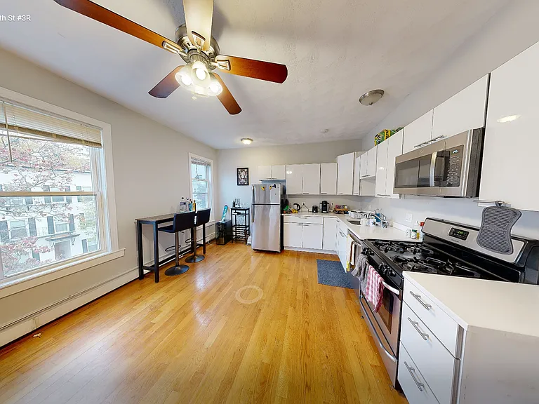 33 Portsmouth St — Photo 2