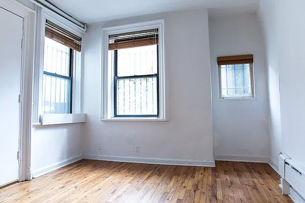 Rented by Compass | media 28