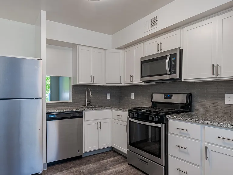 The Cascades Apartments and Townhomes — Photo 3