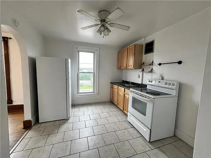 2 bed, 1200 sqft, $649 — Photo 3