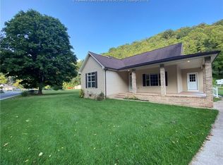 4073 Hewett Creek Rd, Hewett, WV 25108