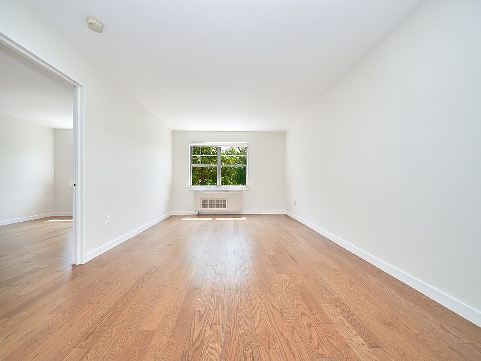 1st image of 7525 153rd St APT 305
