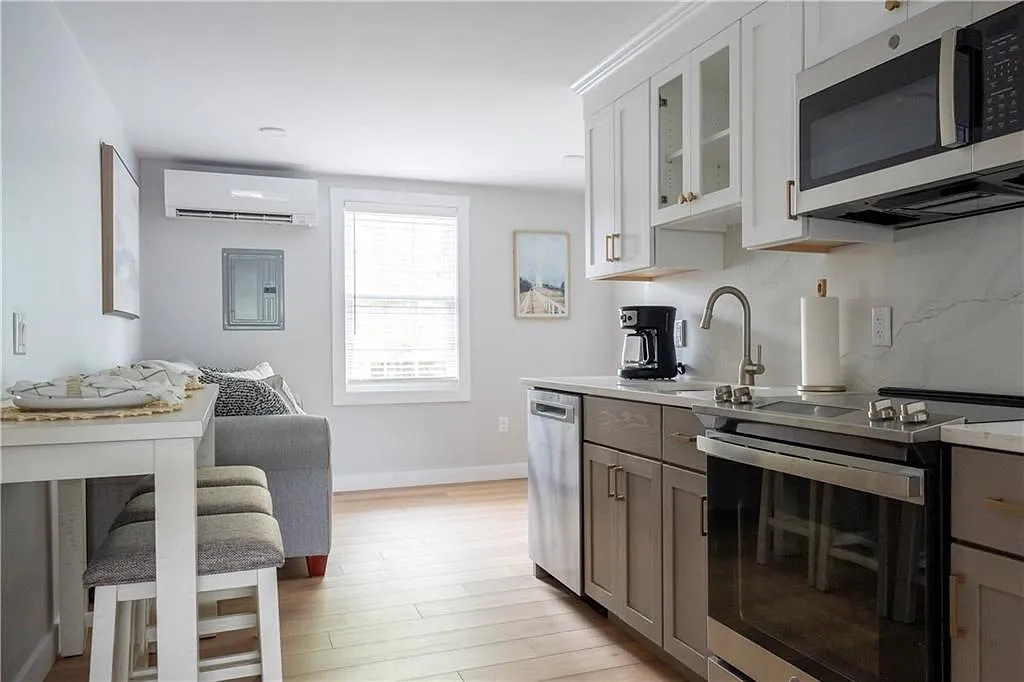 1 bed, 1.0 bath, 500 sqft, $3,200 — Photo 1