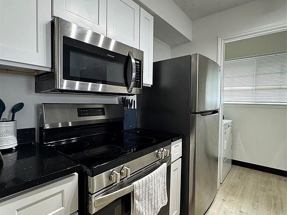 4th image of 1319 Brenda Ln APT D