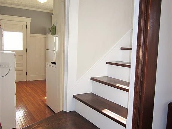 5th image of 215 Cornell Ave