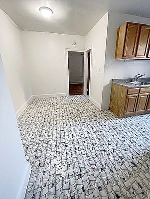 4th image of 21-42 28th St #A4