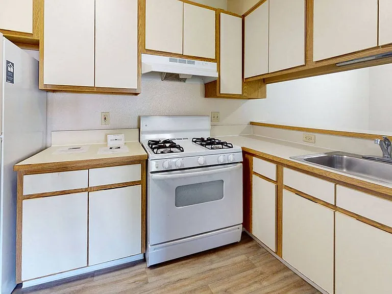 Irish Hills Apartments — Photo 18