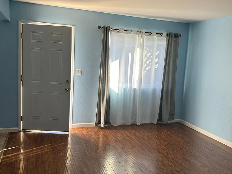 1421 Gordon St #12 — Photo 5
