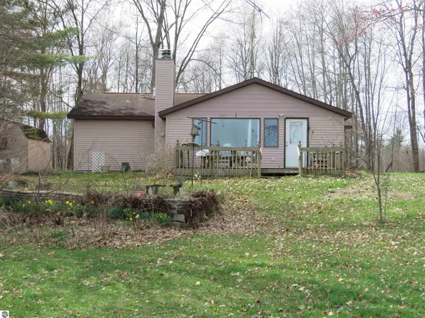 7861 S Dyer Lake Rd, Falmouth, MI 49632