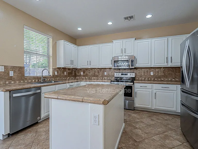 2078 E Flint St — Photo 15