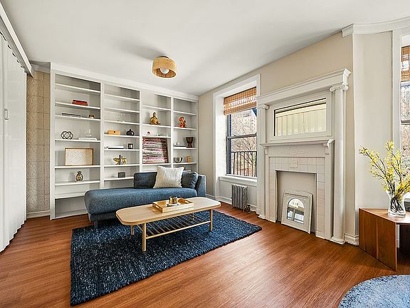 2nd image of 364 W 121st St APT 4-A