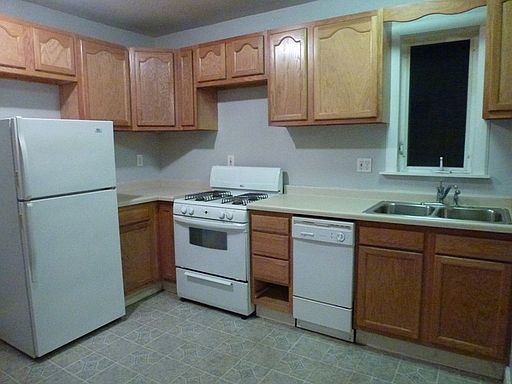 2nd image of 115 1/2 N 22nd Ave W
