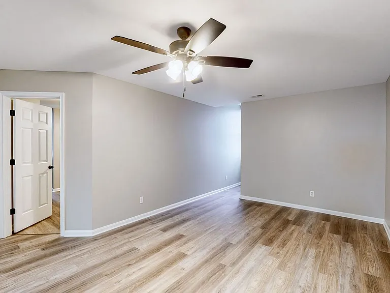 101 Manor Ave — Photo 3
